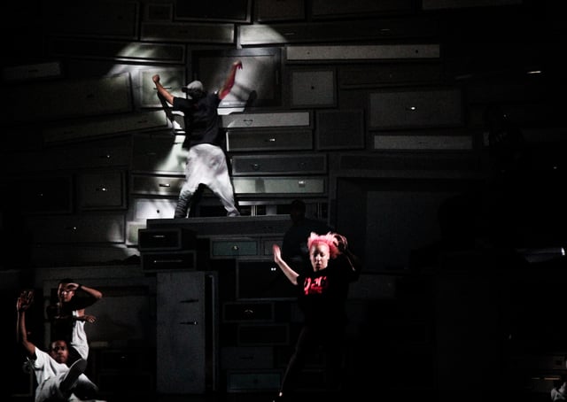 Blaze – The Streetdance Show, performance view. Visuals by The Mega Super Awesome Visuals Company (MSA Visuals).