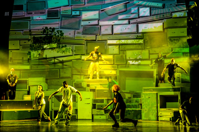 Blaze – The Streetdance Show, performance view. Visuals by The Mega Super Awesome Visuals Company (MSA Visuals).