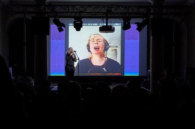 Ultrachunk by Jennifer Walshe and Memo Akten, performance view. Photo: Anne Tetzlaff.
